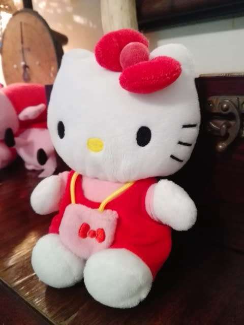 Hello Kitty.  Plush Toy Doll!  17cm.