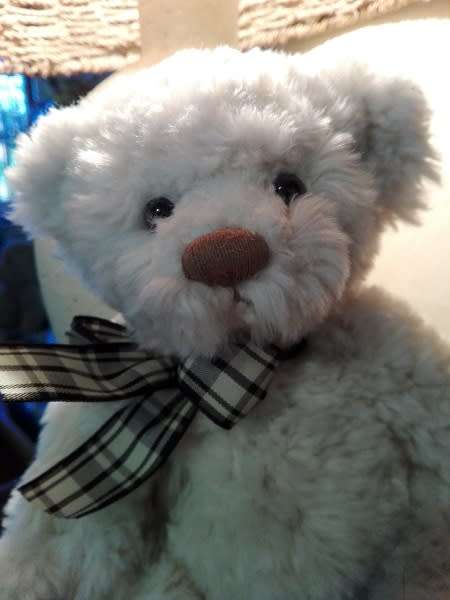 Russ Berrie - Nobbie!  A Beautiful Handmade Bear.  Item No 950439.