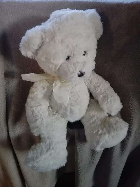 Russ Berrie - Eileen! Beautiful Rare Bear from the Past. Item 35738.