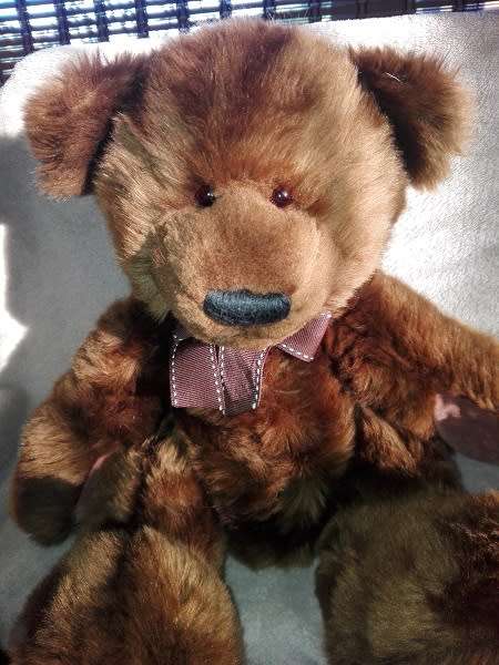 Russ Berrie Item no 23136 - Larz Bear! Beautiful and Soft Classic Bear!
