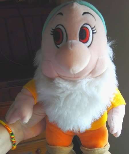 Collectable! Disney`s Mammolo (Bashful) Dwarf Bean Bag Plush.  38cm.