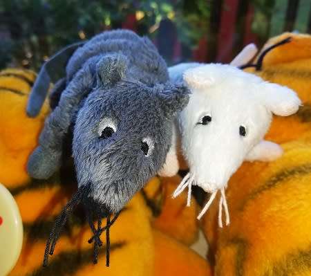 Ratitole and Rotitole! Have loads of fun with these 2x small plush mice. 15cm.