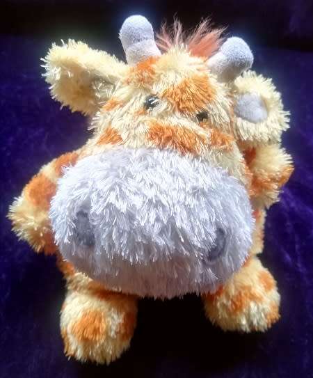 Russ Berrie Luvvies Soft Bean Bag Toy.  James the Giraffe.