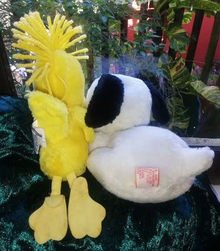Snoopy and Woodstock!  2x United Feature Syndicat Inc. Vintage Toys.  Bargain!