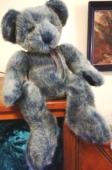 Benson the Unusual Retired Russ Berrie Bear. Item 4923. 45cm.