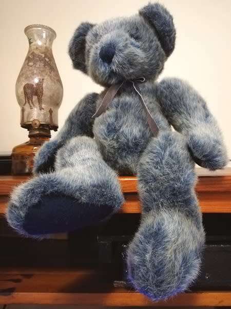 Benson the Unusual Retired Russ Berrie Bear. Item 4923. 45cm.