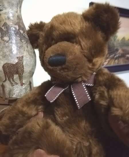 Retired Russ Berrie Item no 23136 - Larz Bear! Beautiful, Soft Classic Bear!