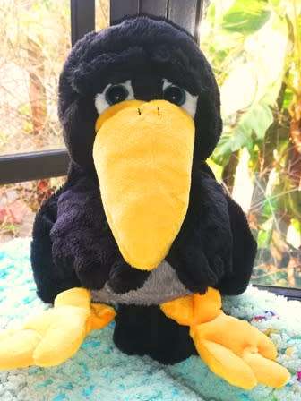 Chirpy, the Black Bird hand puppet! A Trudi soft toy. 30cm.