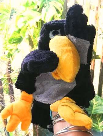 Chirpy, the Black Bird hand puppet! A Trudi soft toy. 30cm.