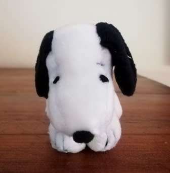 Happiness is a hug from Snoopy! Cute, small, plush toy. 9cm. Bargain!
