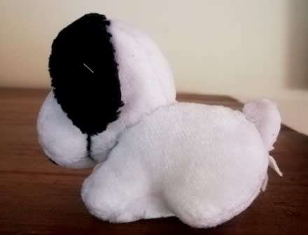 Happiness is a hug from Snoopy! Cute, small, plush toy. 9cm. Bargain!
