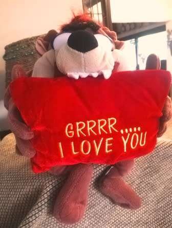 Looney Tunes. Taz Tasmanian Devil with I Love You Pillow. Plush Toy!  28cm.