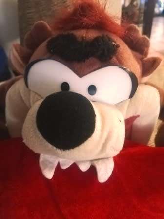 Looney Tunes. Taz Tasmanian Devil with I Love You Pillow. Plush Toy!  28cm.