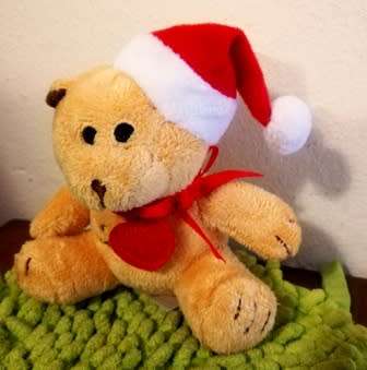 Lindt Lindor* Golden Teddy Bear with Christmas Hat. Soft plush toy. 13cm.