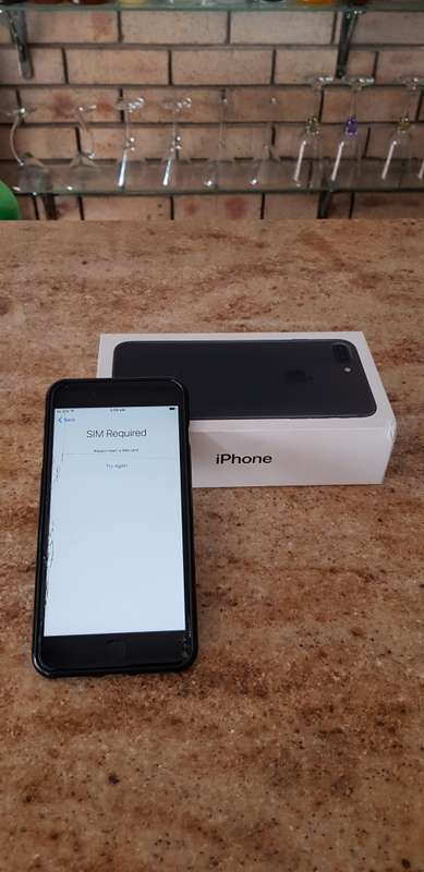 Apple iPhone 7 Plus 32GB LTE - Black - Minor Screen Crack & Phone 100% Working Condition