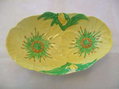 CARLTON WARE YELLOW SERVING BOWL - BUTTERCUP DESIGN LOVELY CONDITION
