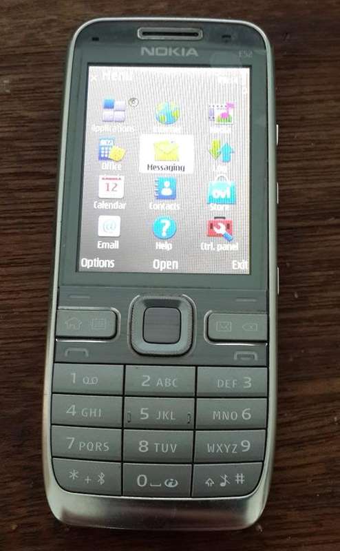 Nokia E52