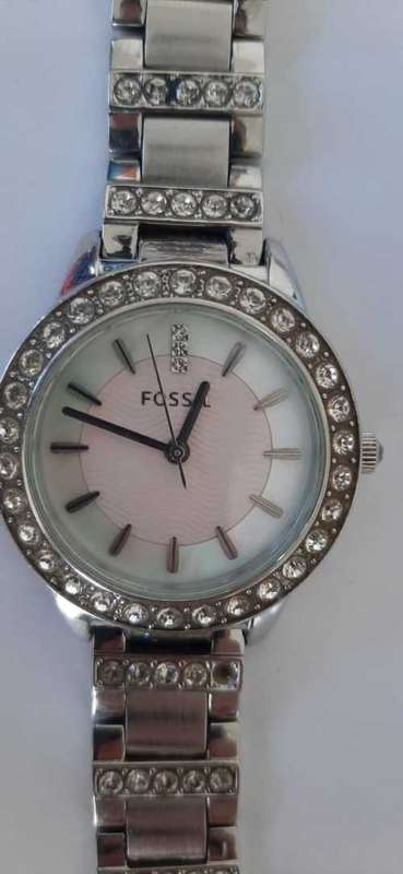 FOSSIL LADIES QUARTS WATCH SHINY CRYSTAL DESIGN!!