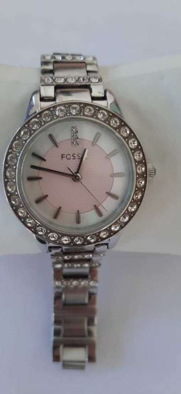 FOSSIL LADIES QUARTS WATCH SHINY CRYSTAL DESIGN!!