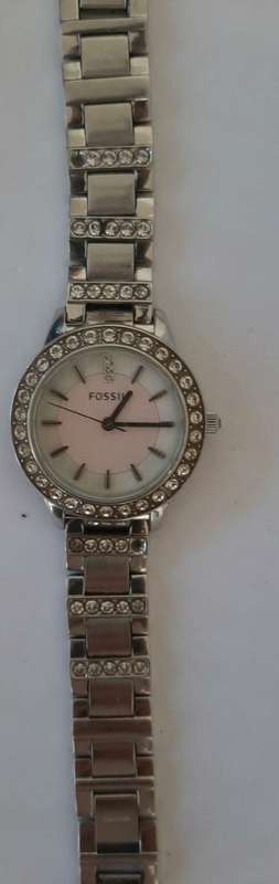 FOSSIL LADIES QUARTS WATCH SHINY CRYSTAL DESIGN!!