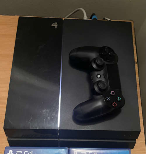 PLAYSTATION 4 500GB+ 4 GAMES (WITH ALL CABLES AND 1 CONTROLLER!!)