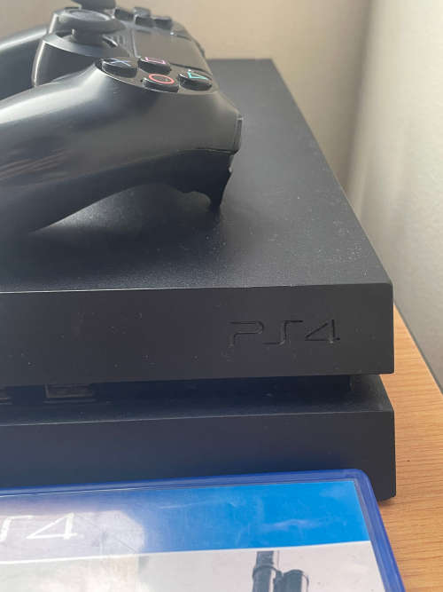 PLAYSTATION 4 500GB+ 4 GAMES (WITH ALL CABLES AND 1 CONTROLLER!!)