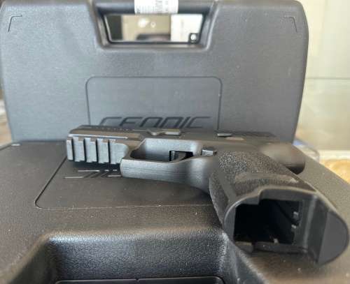 Ceonic P320 (Sig Sauer P320 reflica) 9mm Blank/pepper/teargas Gun