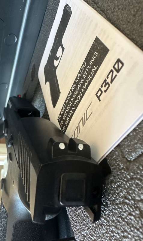 Ceonic P320 (Sig Sauer P320 reflica) 9mm Blank/pepper/teargas Gun