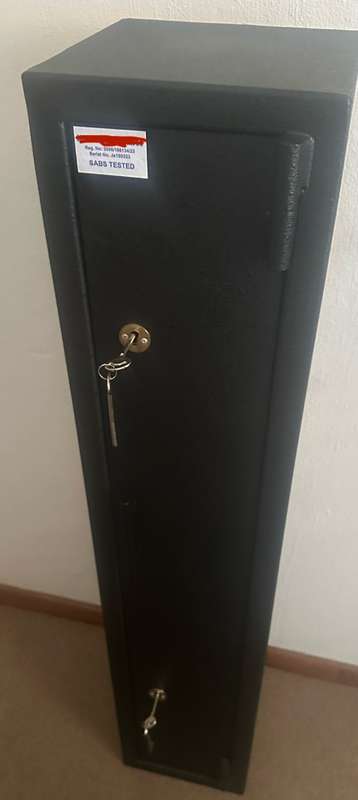 NEW 2 Rifle Safe with shelf for ammunition and a pistol (SABS approved)
