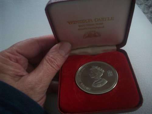 Silver Jubilee Windsor Castle Nickel Silver medallion in box....