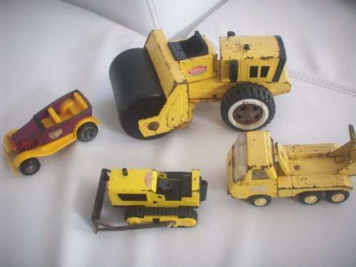 Tonka x 4.....old! Reason for low price below....