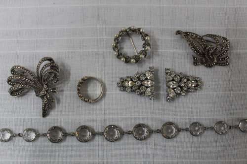 Vintage Jewellery x 6 pieces - all for R 225!!