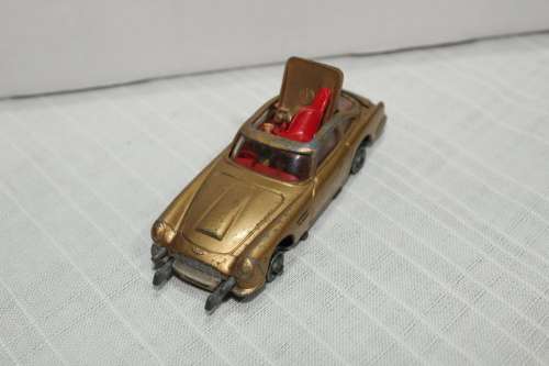 Corgi James Bond Aston Martin DB5! Details below.....