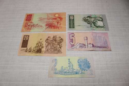 Stals and de Kock notes x 5 - R2 to R50