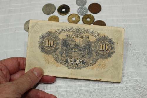 Chinese coins and note