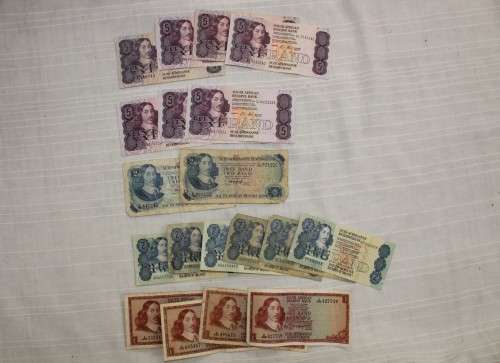 Mixed S. A. bank notes x 18 - the lot for R 120!!