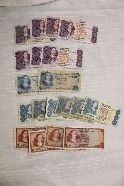 Mixed S. A. bank notes x 18 - the lot for R 120!!