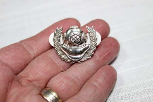S.A. Navy mine warfare and clearance diver breast badge - rare!