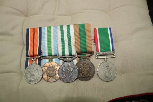 SA Navy medals, badges and uniform - all R 1600!....see below....