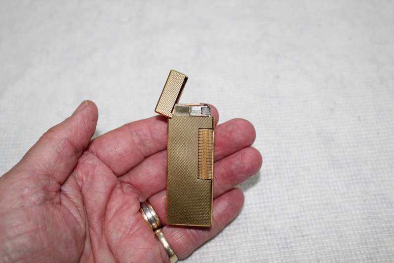 Dunhill gold plated lighter - excellent condition!