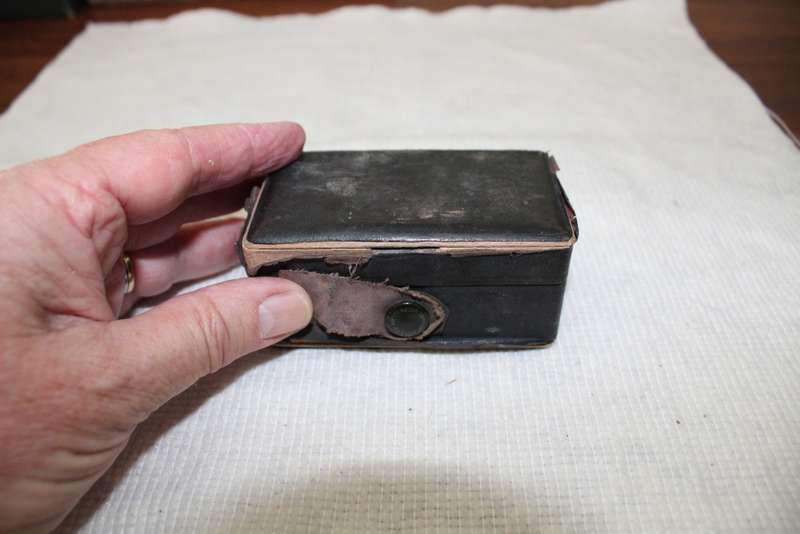 Vintage razor - Gillette.....with original blades!....see below