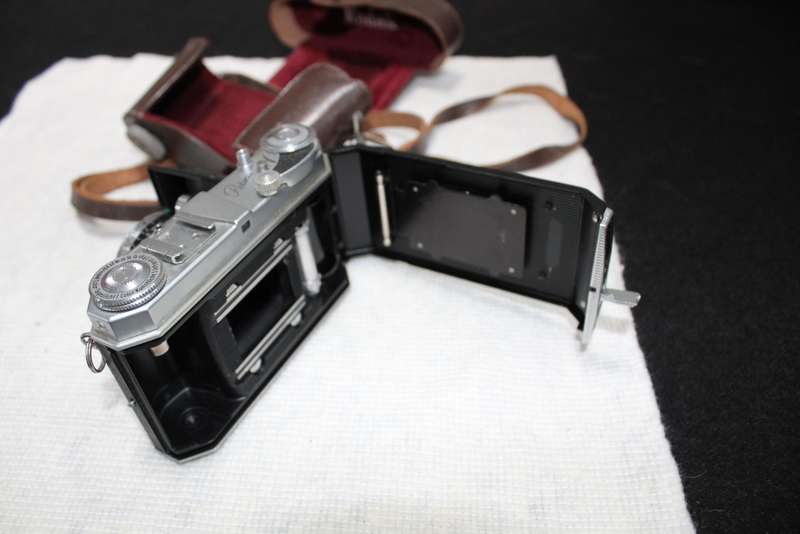 Kodak Retina 1a with leather case - excellent condition.