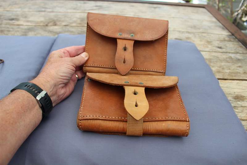 WORLD WAR II (1941) B.H & G LEATHER AMMO POUCHES X 2 !!