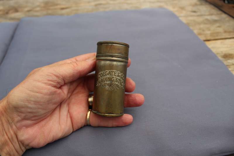 Razor and Shaving collectors!! Amazing Colgate tin.......