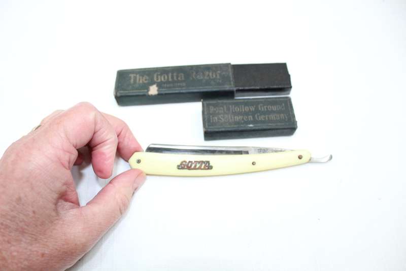 Gotta straight razor - reason for low price below......