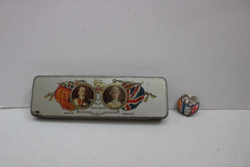 Royal Jubilee 1910-1935 tin and rare pin!!