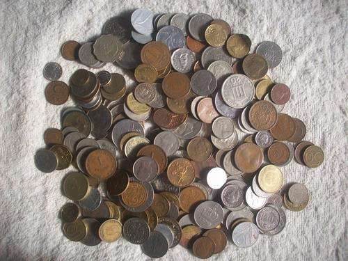200 World Coins....R75 takes the lot!!