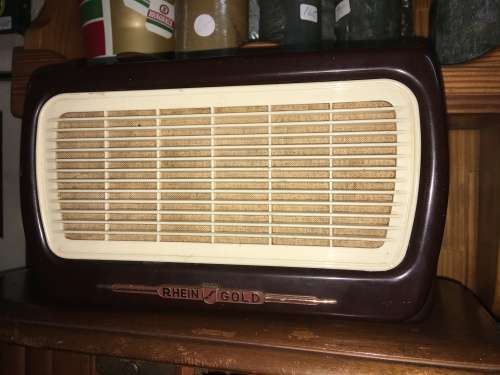 Rhein Gold Bakelite Radio - DECOR ONLY