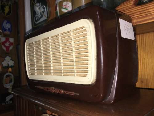 Rhein Gold Bakelite Radio - DECOR ONLY