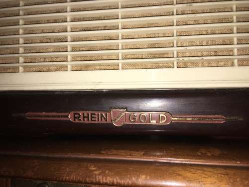 Rhein Gold Bakelite Radio - DECOR ONLY